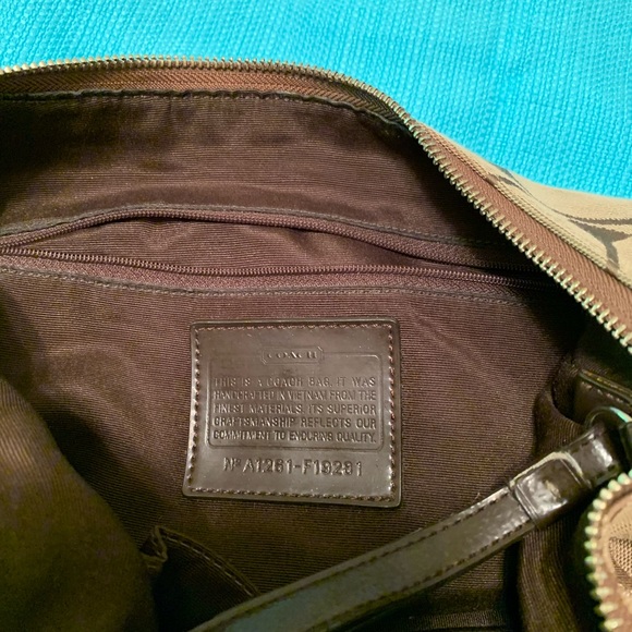 Authentic Coach Handbag, Excellent Condition - Picture 6 of 15